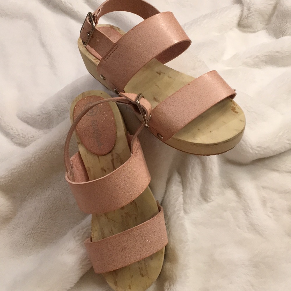 Great Cat and Jack shoe wedge. Like new! 😀